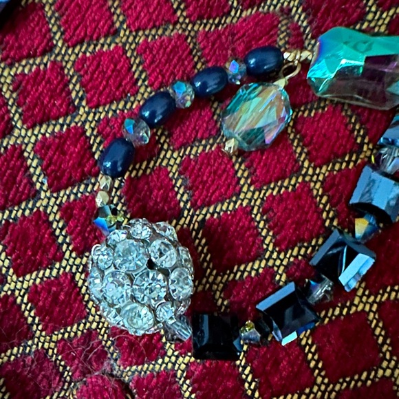 Gorgeous 22in Long Blue Crystal Necklace- Statement Piece - Picture 3 of 10